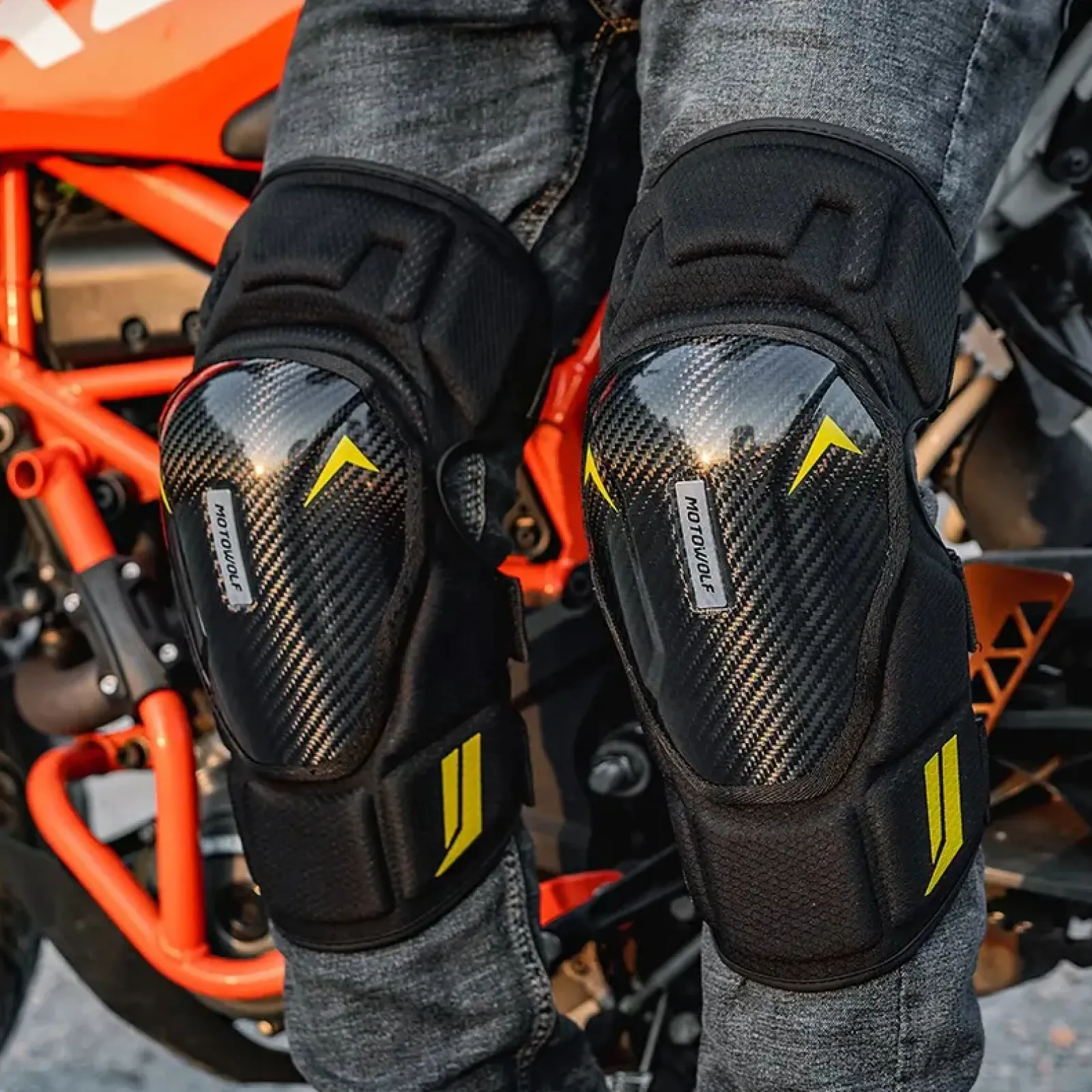 Knee Guards Carbon Fiber Motowolf (MDL 1037)